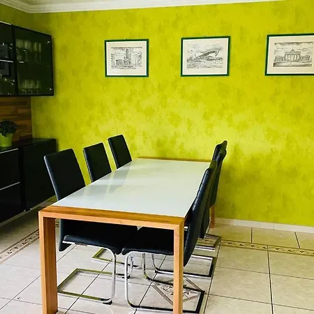 Grosses 4 Naehe Messe